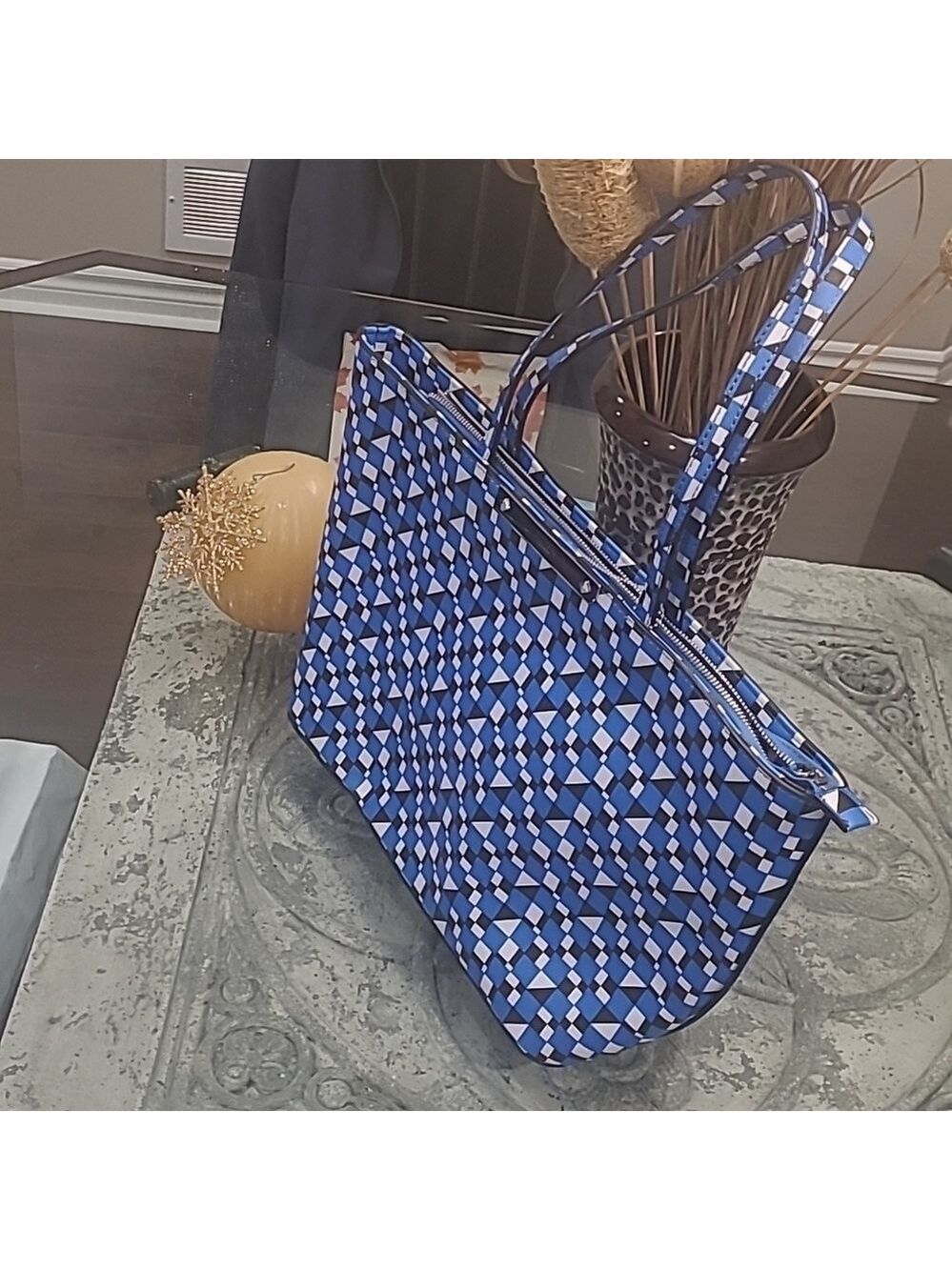 Guess Women's BRITTA Checkered Large Tote Shoulder Bag Purse Like New
